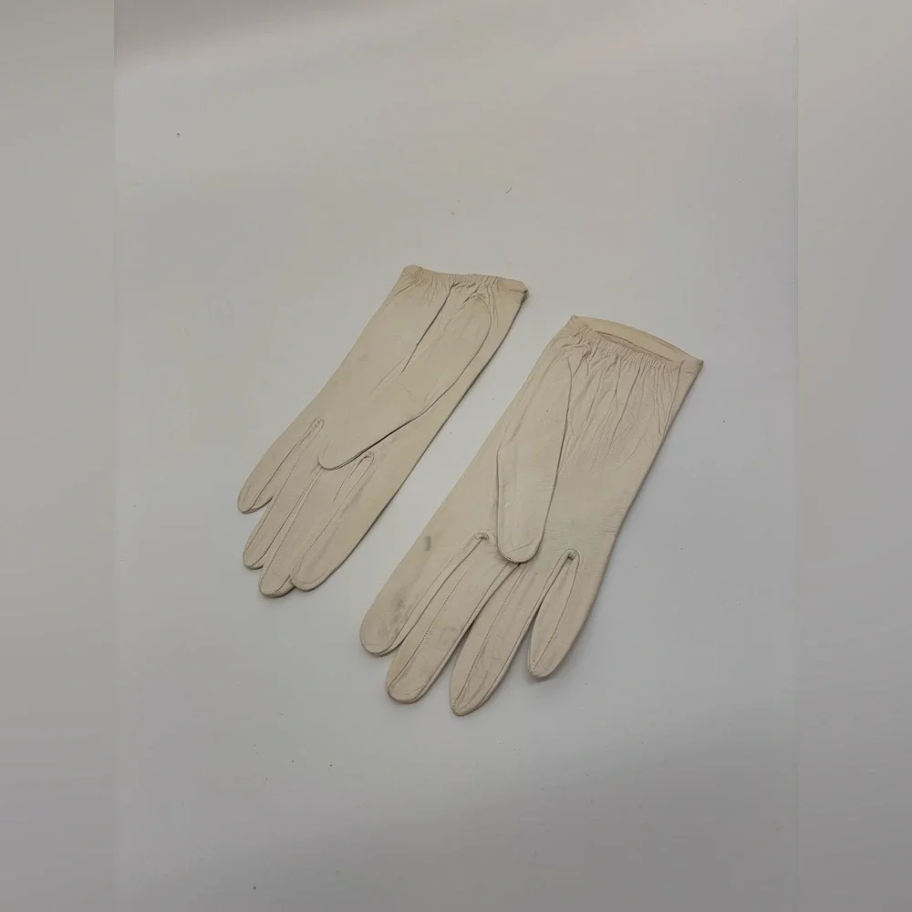 Vintage Lionel Le Grand Paris Gloves – Bonwit Teller Exclusive – Ivory Leather